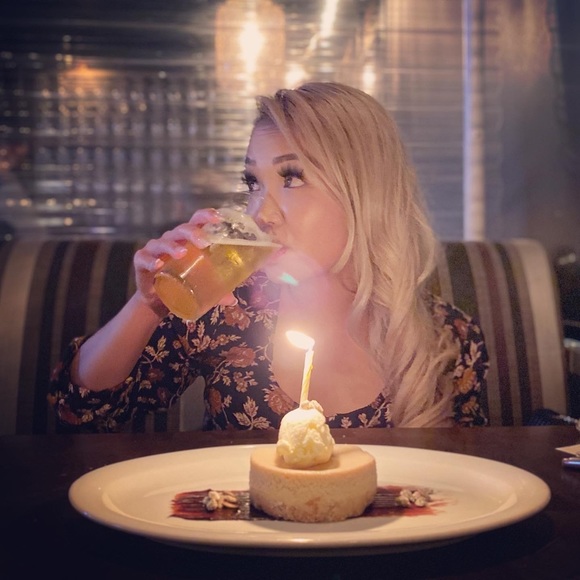 Meet your Posher, Van - Picture 1 of 4